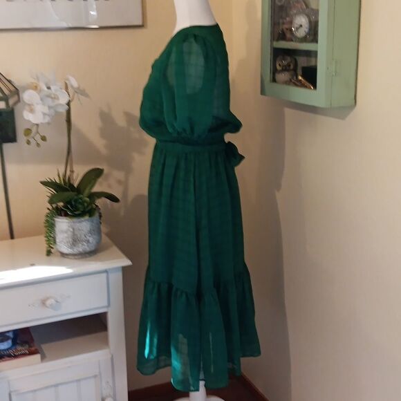 Ryan Michelle Elegant Green Dress. Romcom. Coquette. - Picture 4 of 13